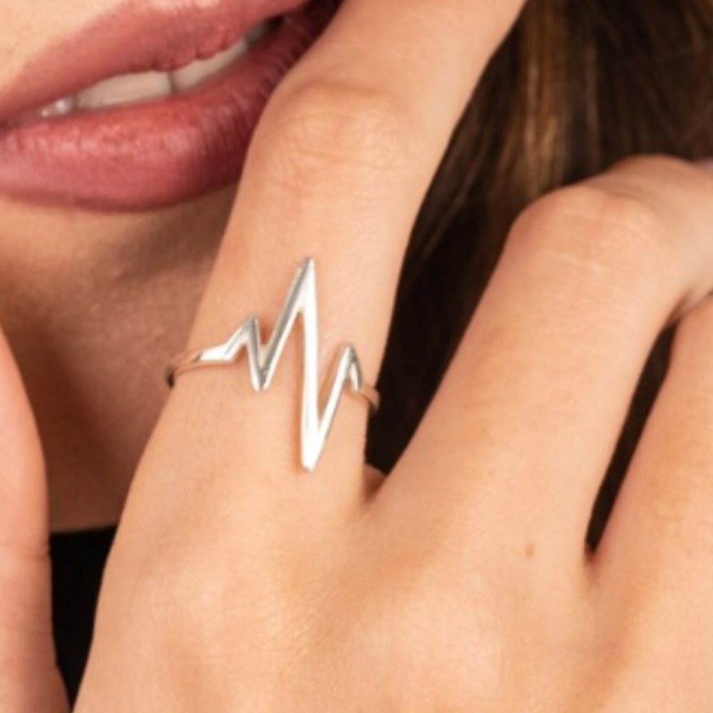 Sterling Silver Heartbeat Zig Zag Ring, Size 7